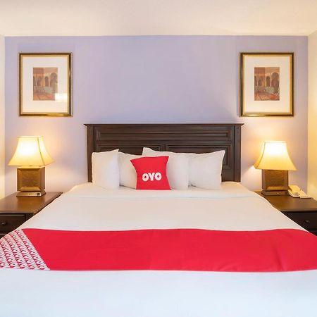 Oyo Townhouse Houston Airport North Otel Dış mekan fotoğraf