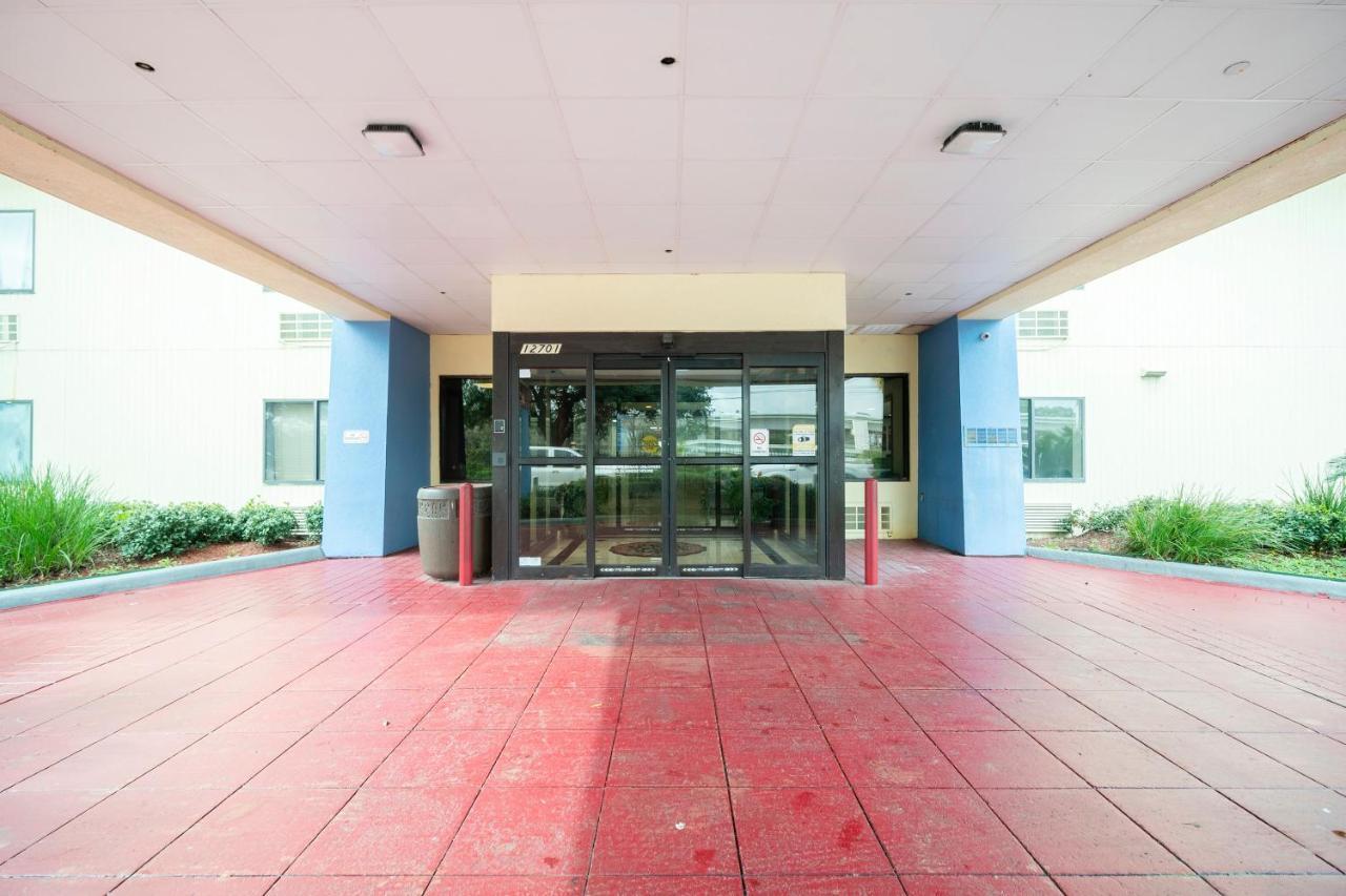 Oyo Townhouse Houston Airport North Otel Dış mekan fotoğraf