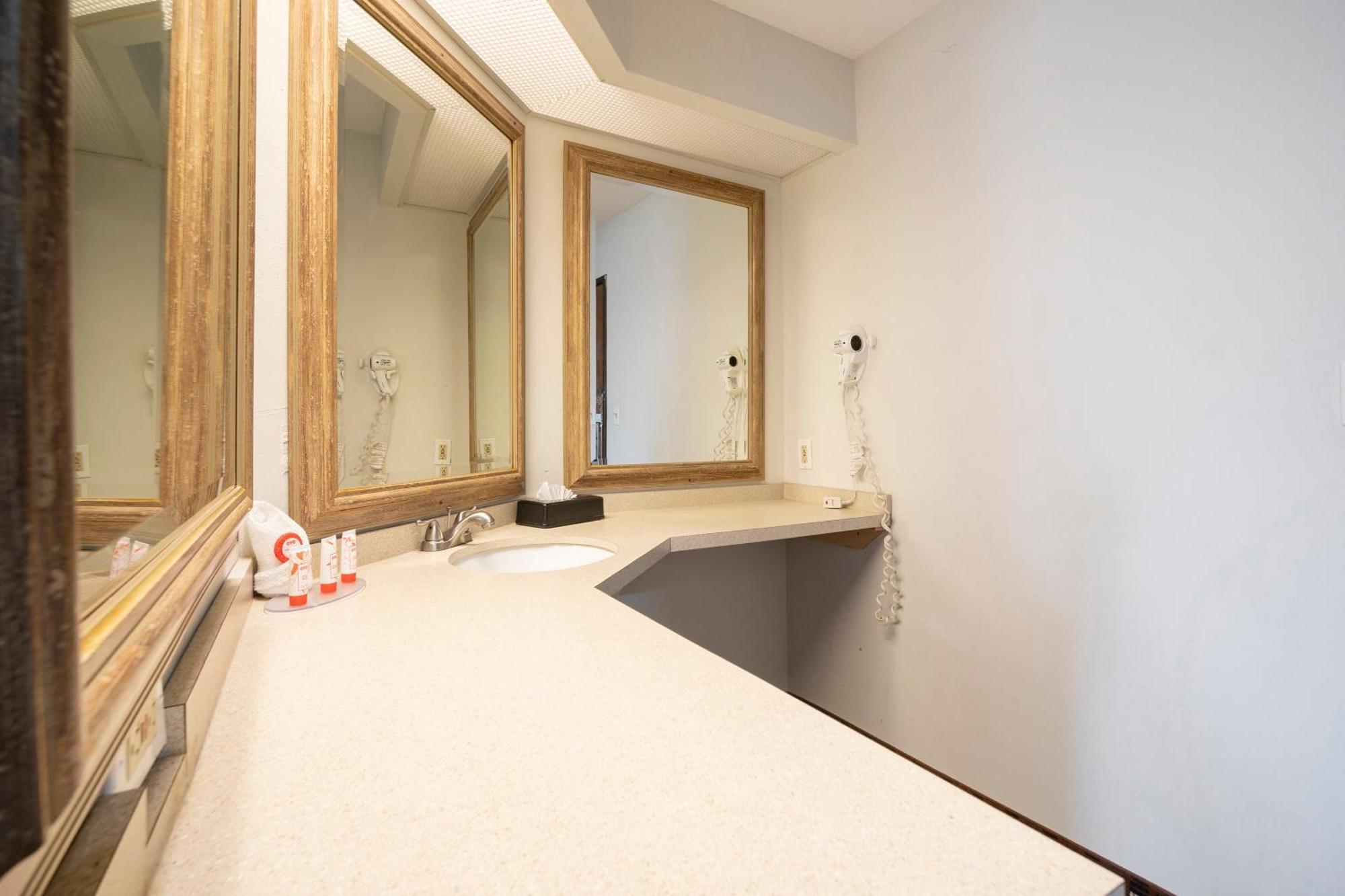 Oyo Townhouse Houston Airport North Otel Dış mekan fotoğraf
