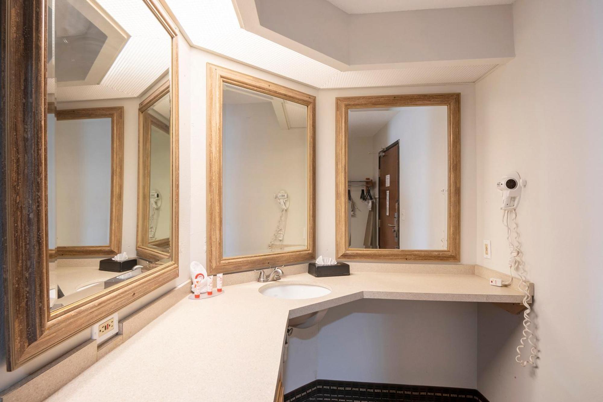 Oyo Townhouse Houston Airport North Otel Dış mekan fotoğraf