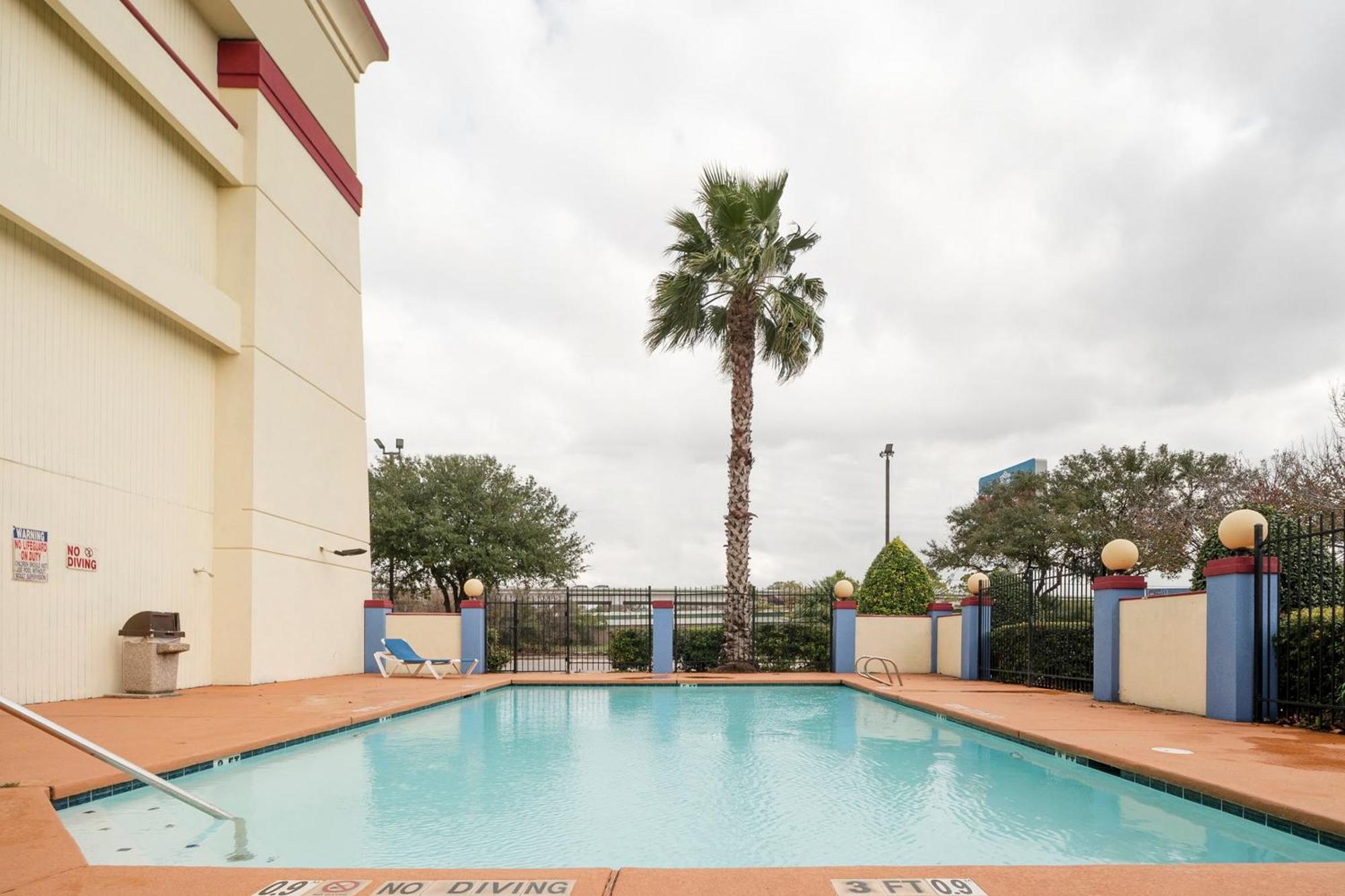 Oyo Townhouse Houston Airport North Otel Dış mekan fotoğraf
